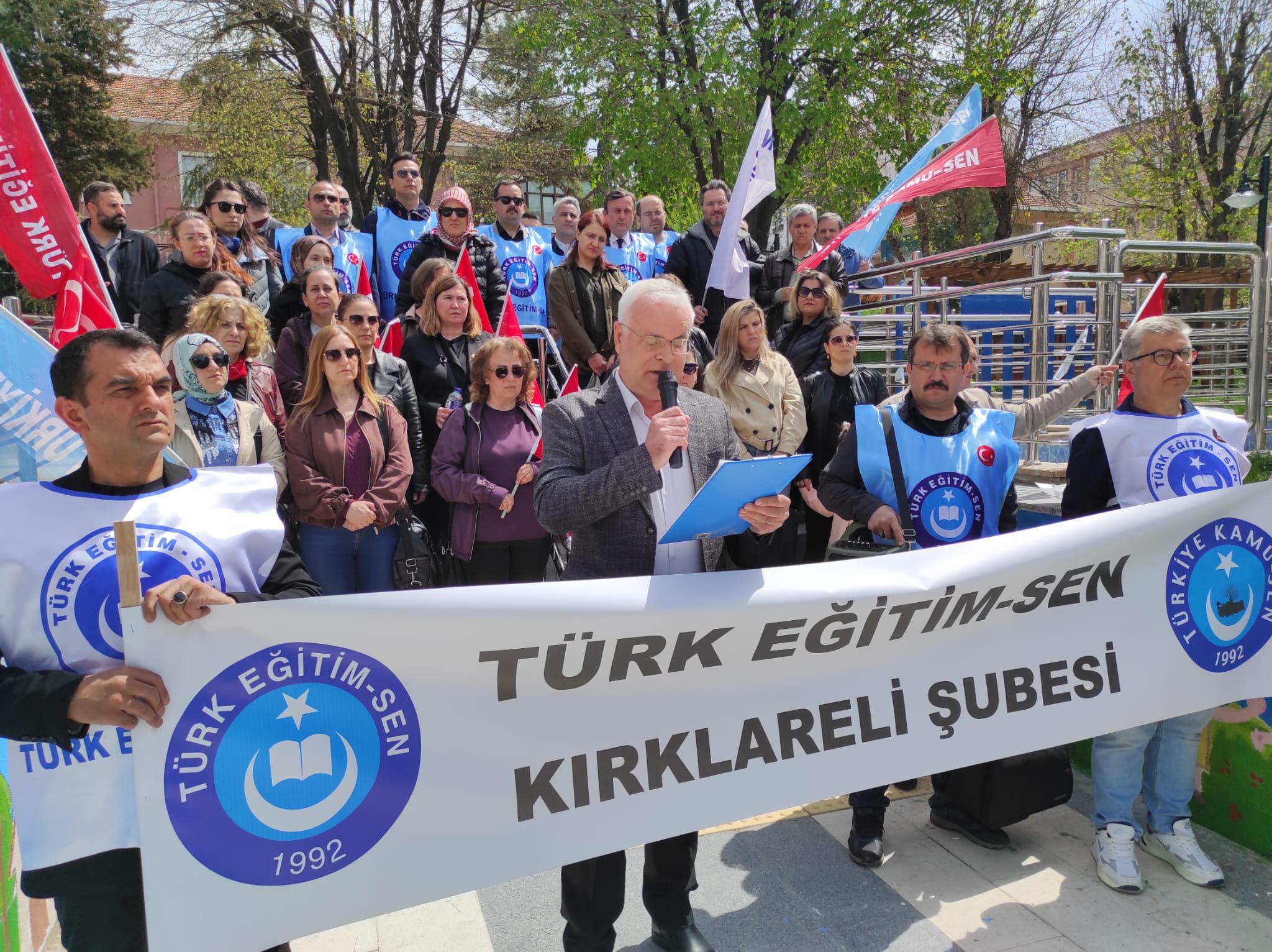 80142328 2F81 458B A6B3 A44399Ee565A