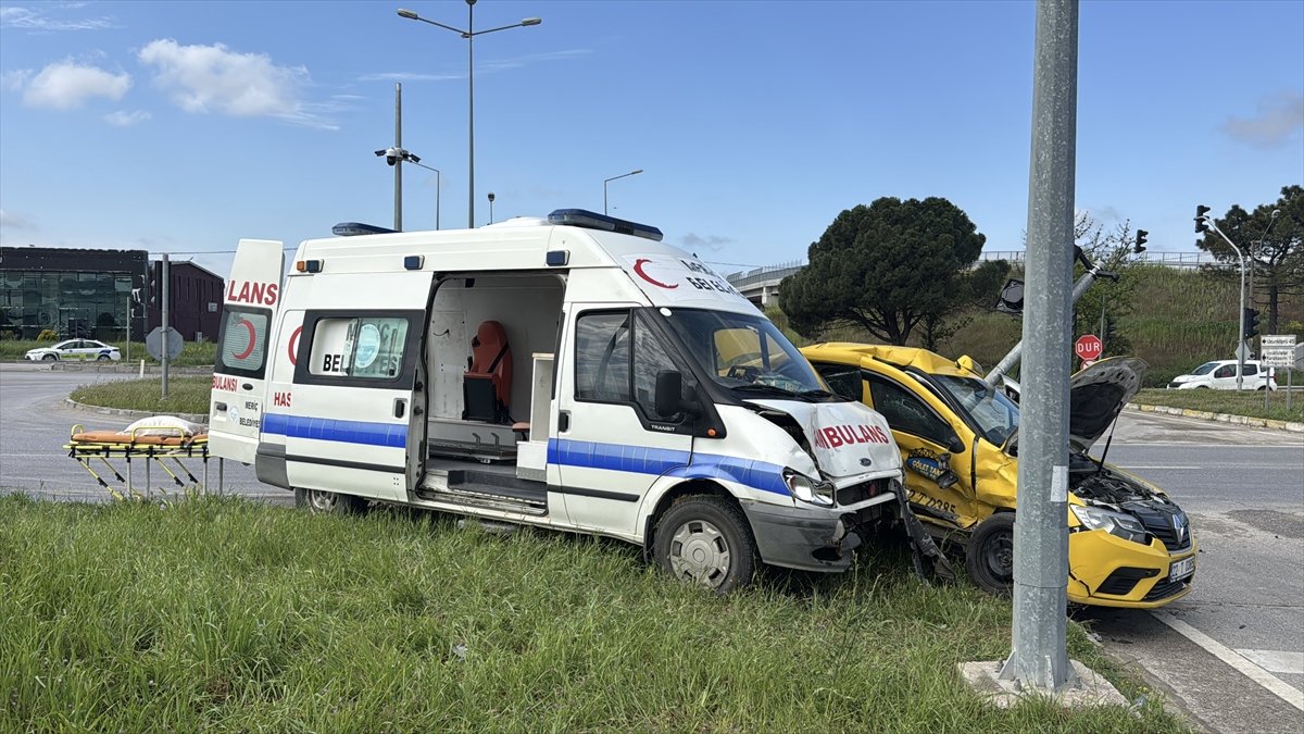 A A 20260430 41249333 41249330 E D I R N E D E A M B U L A N S I L E T A K S I N I N C A R P I S T I G I K A Z A D A 5 K I S I Y A R A L A N D I