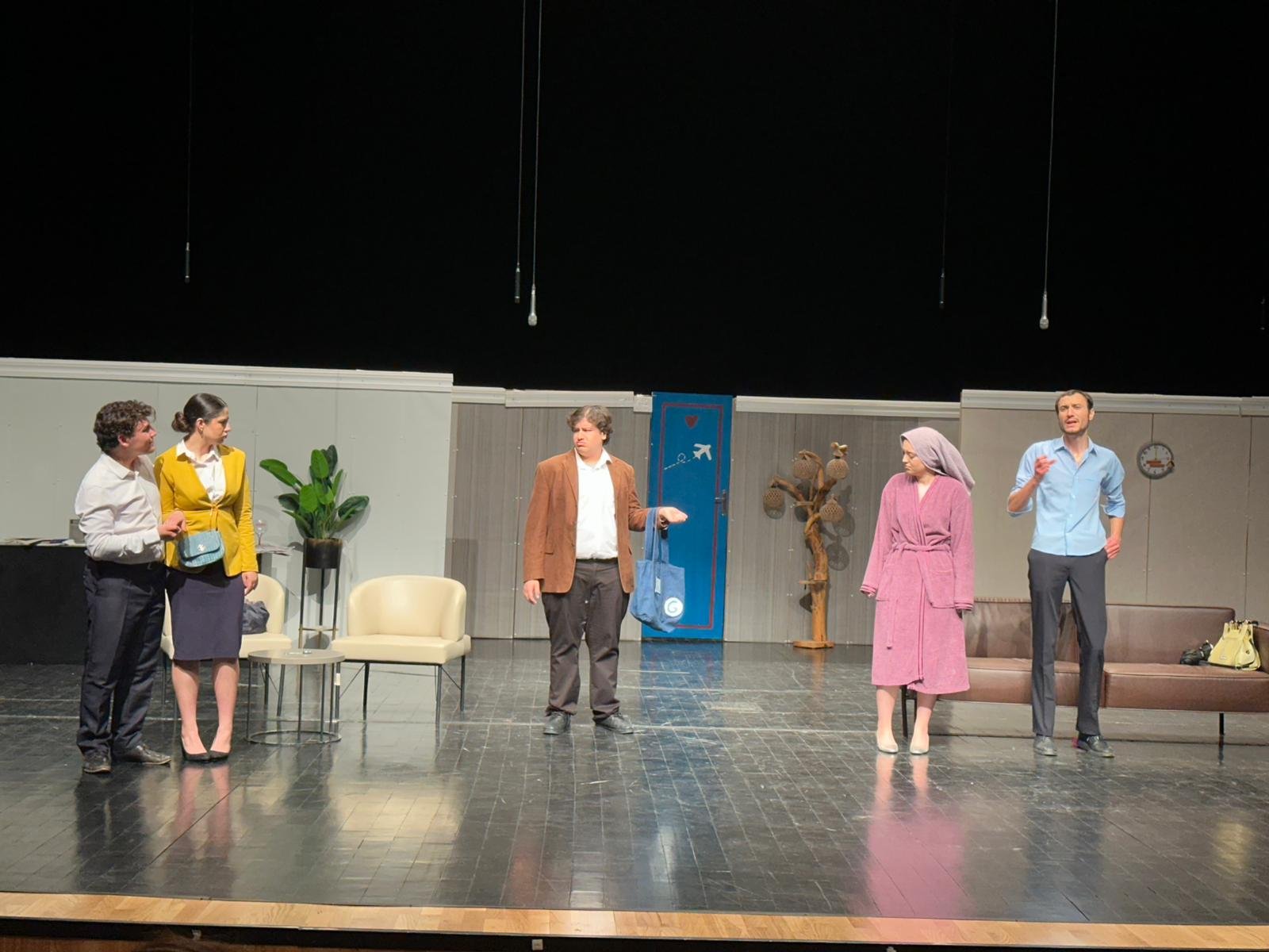 Cd1Db33C Bf93 4837 9483 48E7C95B2D09