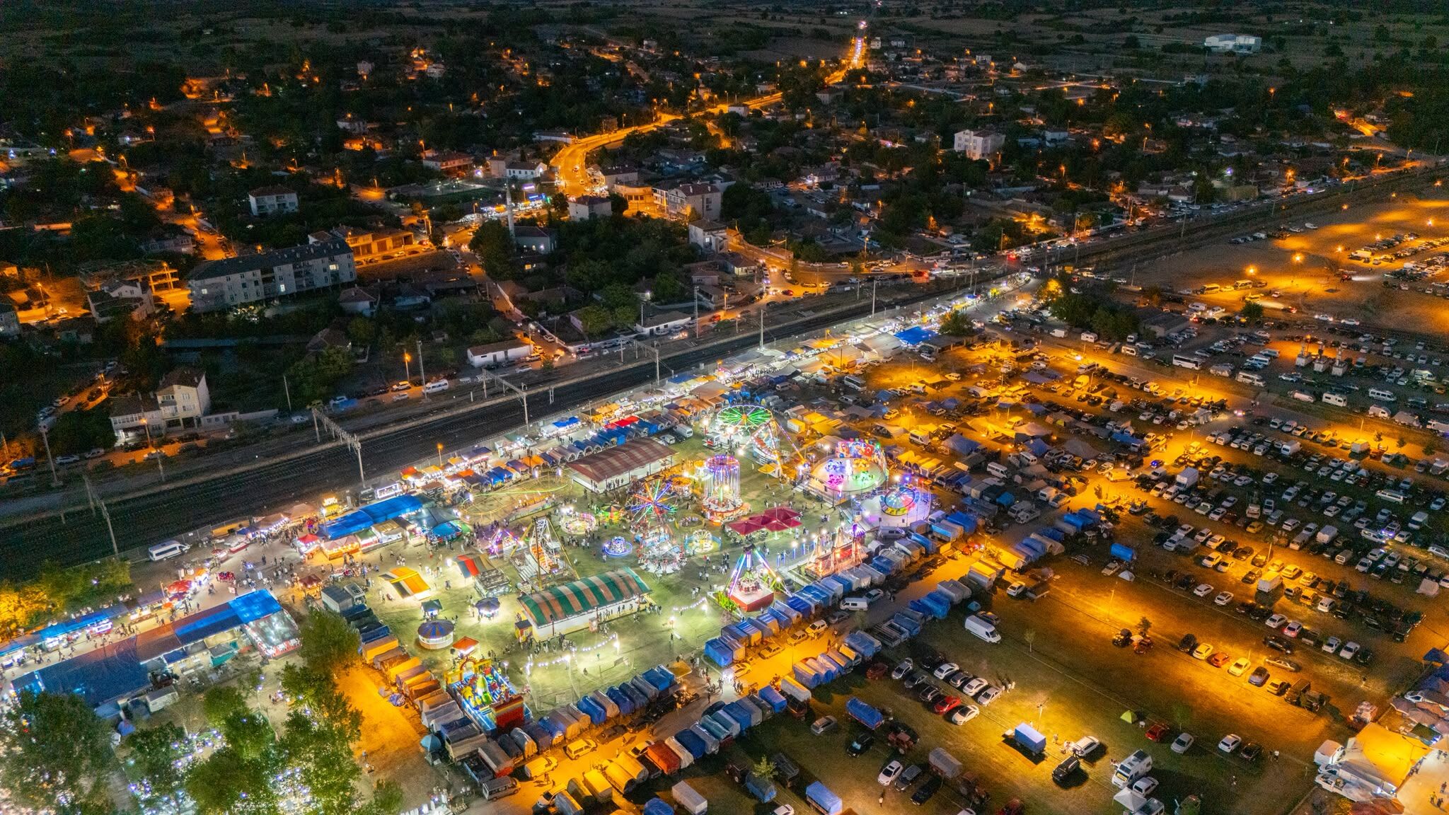 Pavli’de Eğlencenin Kalbi Lunaparkta Atıyor