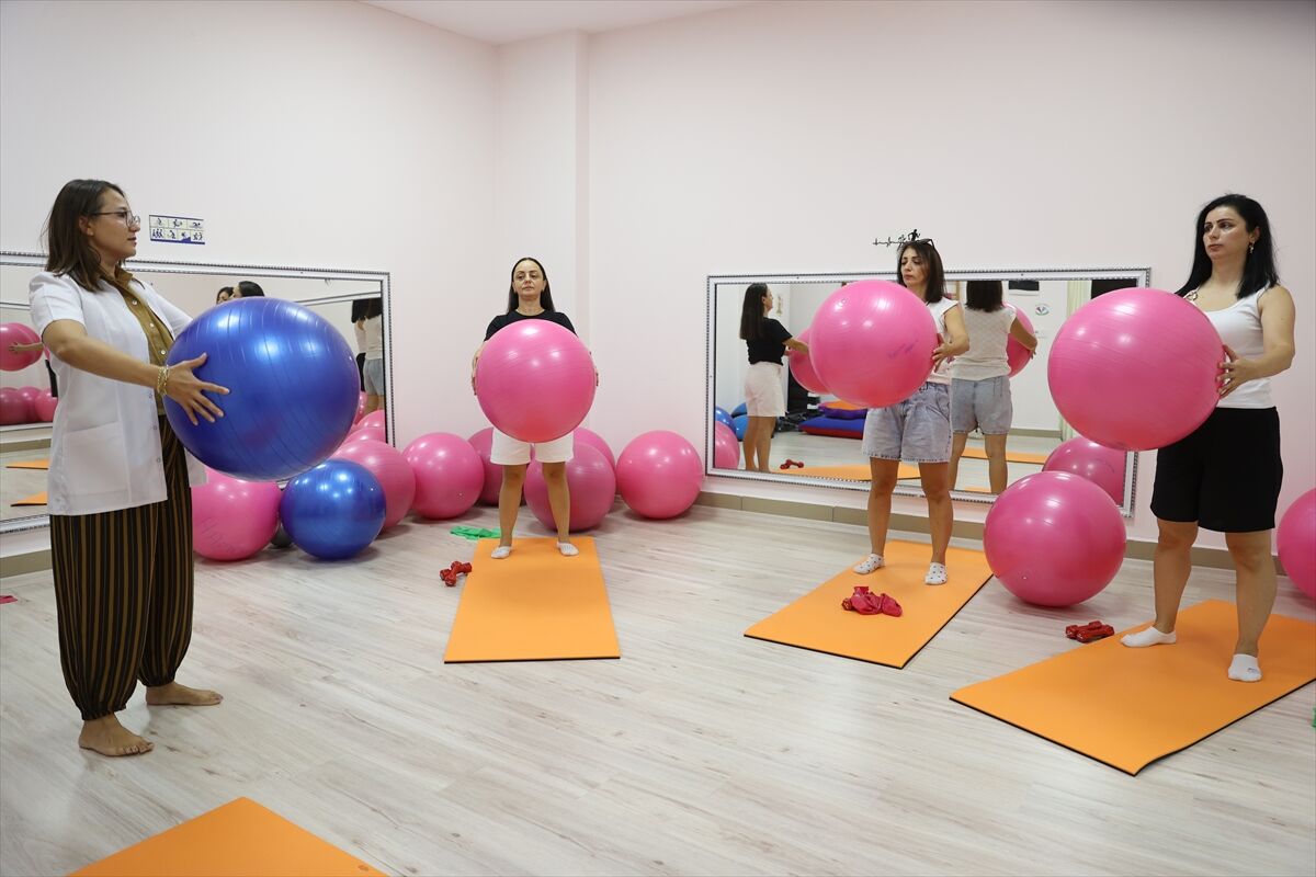 Kadınlar, Sağlıklı Hayat Merkezi’nde Pilatesle Güçleniyor