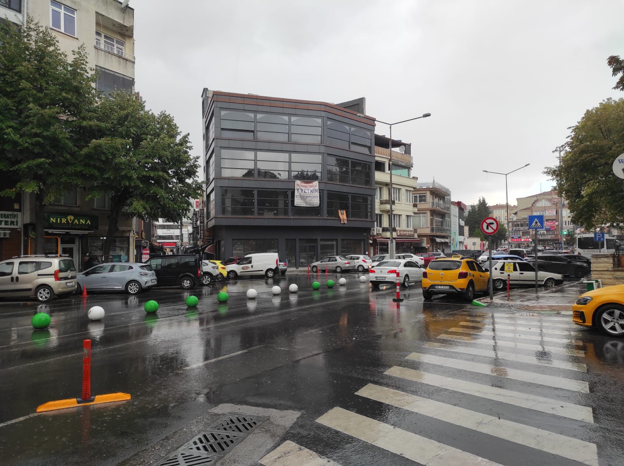 Kırklareli’nde Sağanak Yağış Etkili Oluyor
