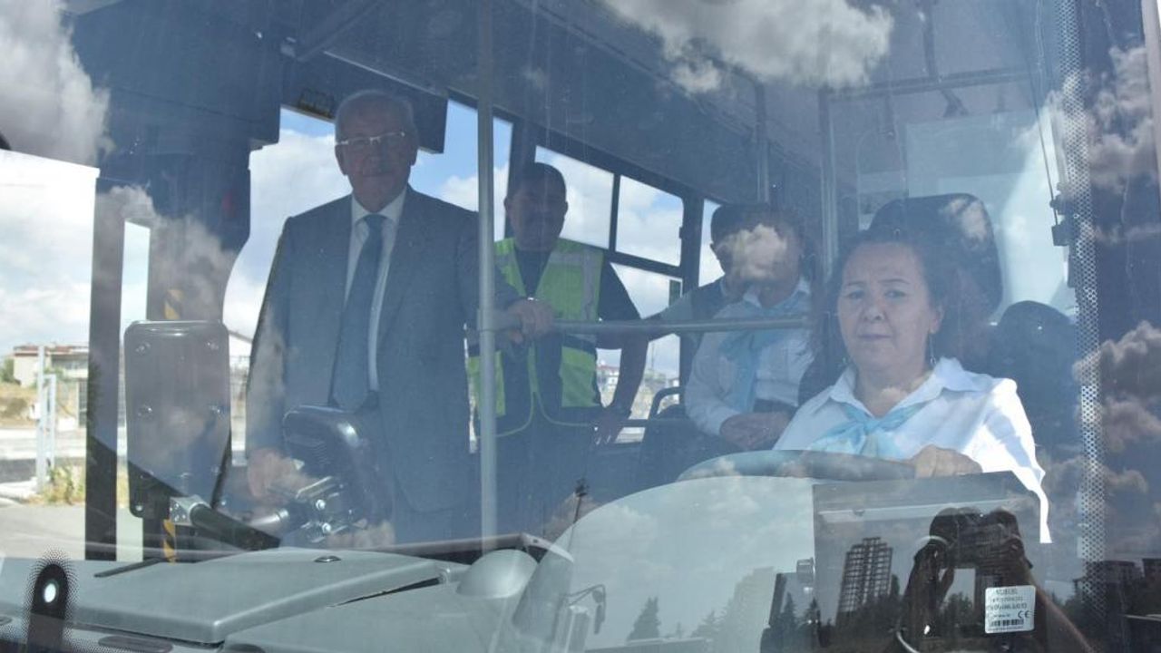 Kadın Otobüs Şoförleri İş Başında