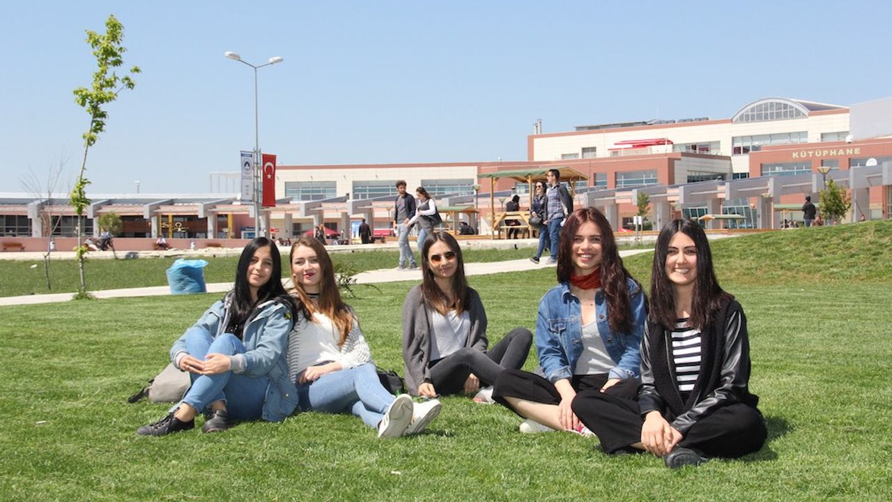 Öğrenciler Kırklareli Üniversitesini Değerlendiriyor