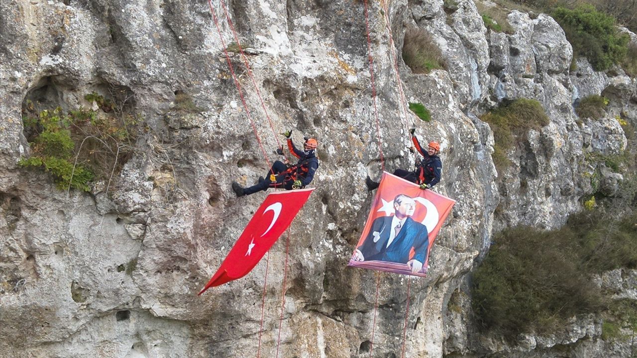 Kırklareli'nde AFAD Manastıra Türk Bayrağı Astı