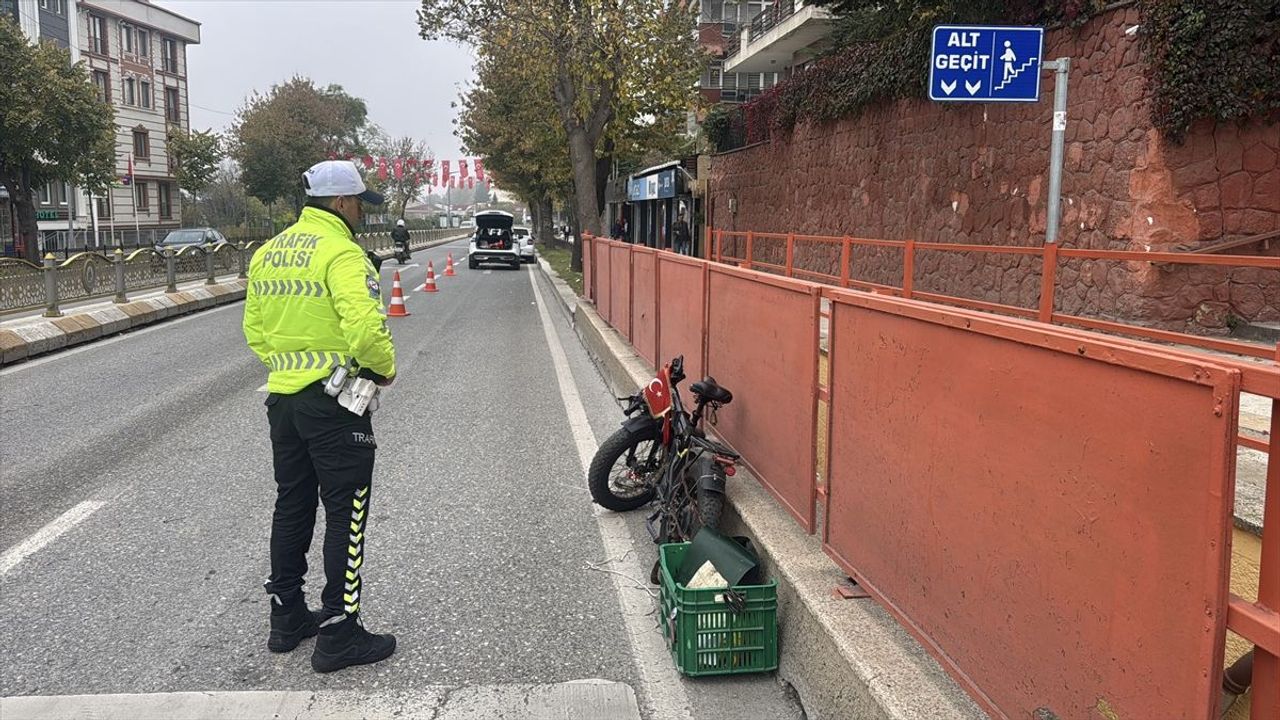 Kamyonla Çarpıştı, Yola Savruldu