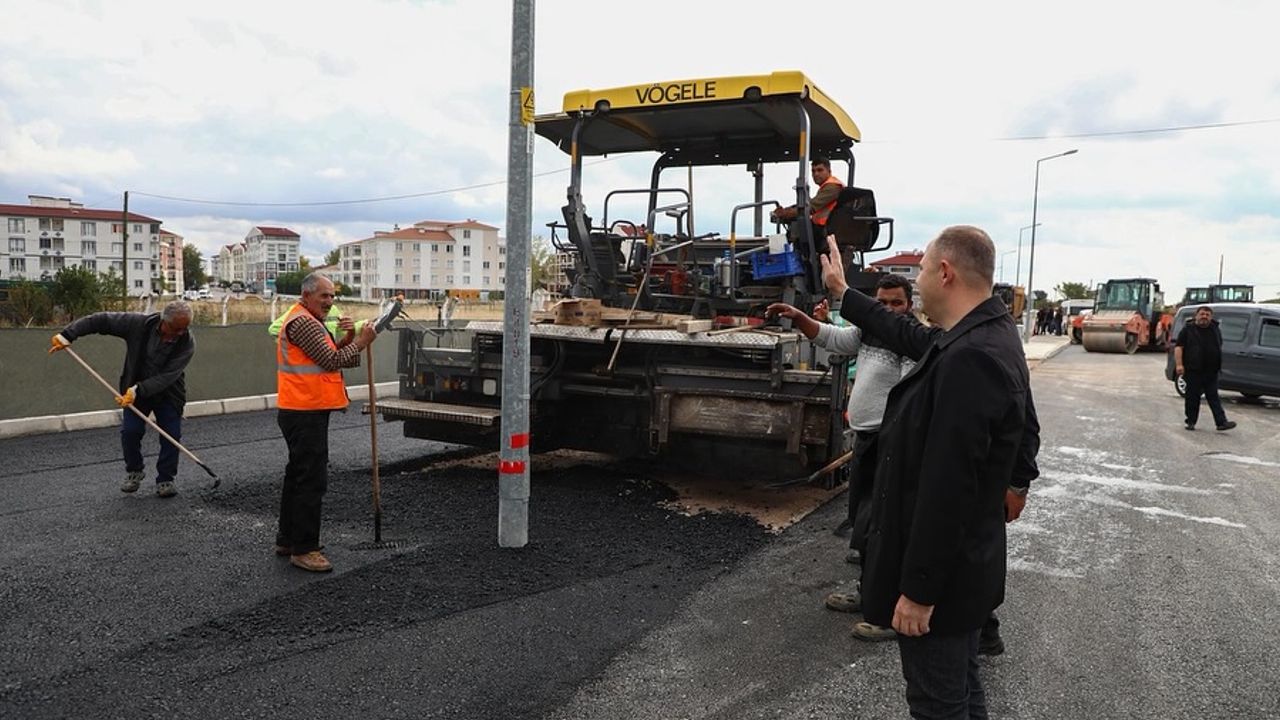 Başkan Bulut Asfaltlama Çalışmalarını Yerinde İnceledi