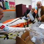 Kırklareli'nde Yaşlı Adam Oyunu Sedye Üzerinde Kullandı
