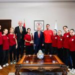 Kırklareli’nin Şampiyon Kızları Vali Turan’ı Ziyaret Etti