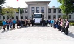 Hatay’a Yardım Tırı Kırklareli Valiliği Önünden Uğurlandı