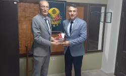 Akdemir’den Destekçilere Plaket