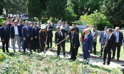 252 Gül Fidanı 15 Temmuz Şehitleri Anısına Toprakla Buluştu 