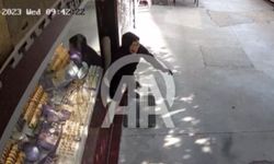 "Dali" Maskesiyle Soymaya Kalkıştılar