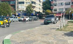 Kaldırıma Çıkan Araç Tehlike Saçtı