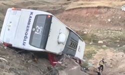 Yolcu Otobüsü Şarampole Devrildi, 3 Kişi Öldü