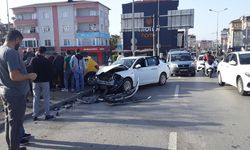 Taksi İle Otomobil Çarpıştı, 4 Kişi Yaralandı