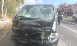 Trafik Kazasında 1'i Çocuk 4 Kişi Öldü