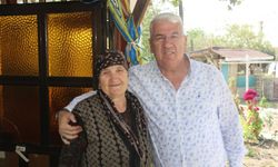 Kapı Kapı Gezerek Yaşlıları Evlerinde Ziyaret Etti