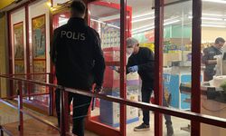 MARKETTEN ÇIKTI, BIÇAKLI SALDIRIYA UĞRADI