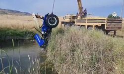 FECİ KAZA; Traktörüyle Sulama Göletine Düştü