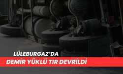 Lüleburgaz’da Demir Yüklü Tır Devrildi