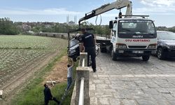 Edirne; Tarihi Köprünün Bariyerlerine Çarptı