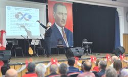 Vali Turan'dan Sahnede Öz Çekim