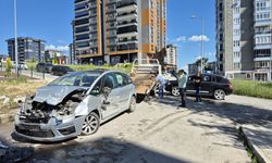 Edirne; Otomobil İle Cipin Çarpıştı, 3 Yaralı