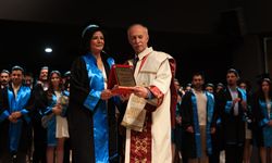 Dil Öğrenmek İçin Girdiği İkinci Üniversitesini Birincilikle Bitirdi