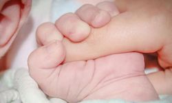 Bebeklerde ve Çocuklarda  Menenjitin Önemli Belirtileri!