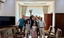 Başarılı Takım, Müdür Liliyar’ı Ziyaret Etti