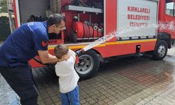 Minik Öğrencilere Yangın Söndürme Eğitimi