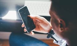 Yetişkinler Günde 100 Kez Telefonunu Kontrol Ediyor!