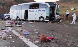FACİA GİBİ KAZA; 4 Ölü, 33 Yaralı