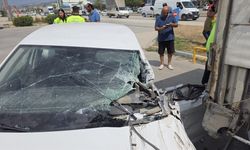 Feci Kaza; Kontrolü Kaybetti, Park Halindeki Tıra Çaptı