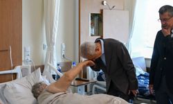 Vali Turan, Tedavi Gören Belediye Başkanlarının Annelerini Ziyaret Etti