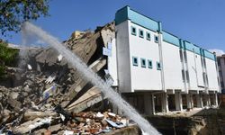 Lüleburgaz Belediyesi’nin Eski Hizmet Binasının Yıkımı Başladı