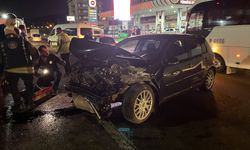 Korkutan Kaza; 2 Araç Kafa Kafaya Çarpıştı