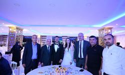 Vali Turan Genç Çifti Yalnız Bırakmadı