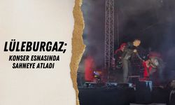 LÜLEBURGAZ; Konser Esnasında Sahneye Atladı