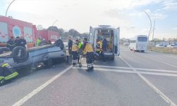Korkutan Kaza! Bariyere Çarparak Devrildi
