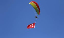 Pehlivanköy’de Türk Bayrağı Gökyüzünde Dalgalandı