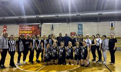 Pavli’nin Sultanları, Evinin Sultanlarıyla Karşılaştı