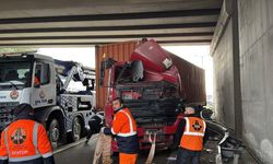 Feci Kaza; Tır Sürücüsü Aracının Altında Can Verdi