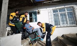 Sağlık Ekipleri Hayat Kurtarmak İçin Zorlu Şartlarda Saniyelerle Yarışıyor