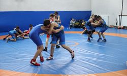 Hem Minderde Hem Er Meydanında İddialı