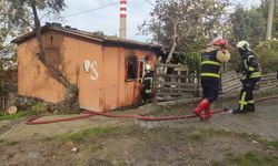 Yürüme Engelli Yaşlı Adam Prefabrikte Çıkan Yangında Hayatını Kaybetti