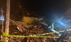 Metruk Bina Çöktü, 5 Kişi Mahsur Kaldı