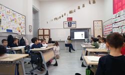 Ertuğrul İlkokulu’nda Veliler Her Gün Öğrencilere Kitap Okuyor