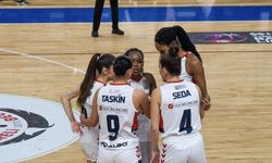 POTANIN KIZLARI DEPLASMANDA ŞOV YAPTI